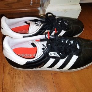 ADIDAS Black and white gazelle shoes Mens size 12